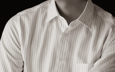 ワイシャツ のインナーは見えない、透けないが鉄則
